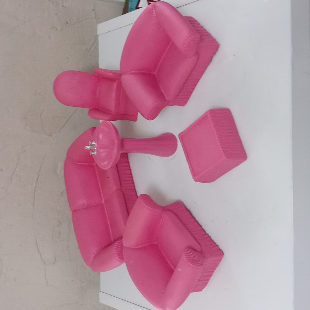 Vintage 1996 M.T.H.K Heavy Duty 6 Piece Dollhouse Furniture (Fits Barbie)